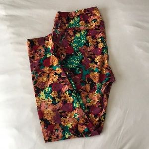 Beautiful floral print buttery Lularoe leggings